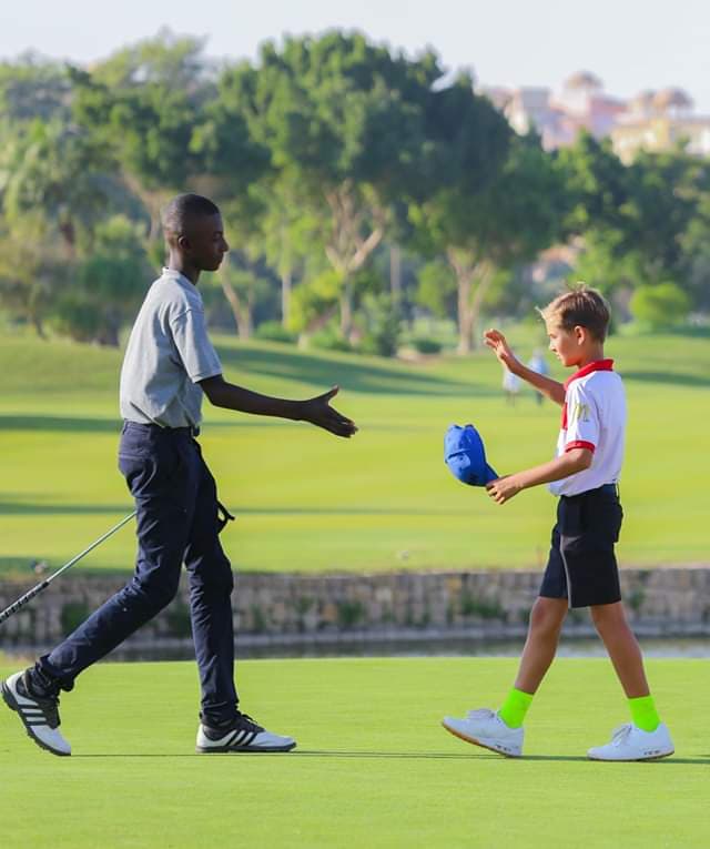 rencontres jeunes pendant compétitions féderales saison 2019 - 2020 - Abdallah avec un jeune d'une autre association
